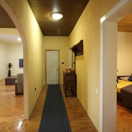 Center1 Макарска